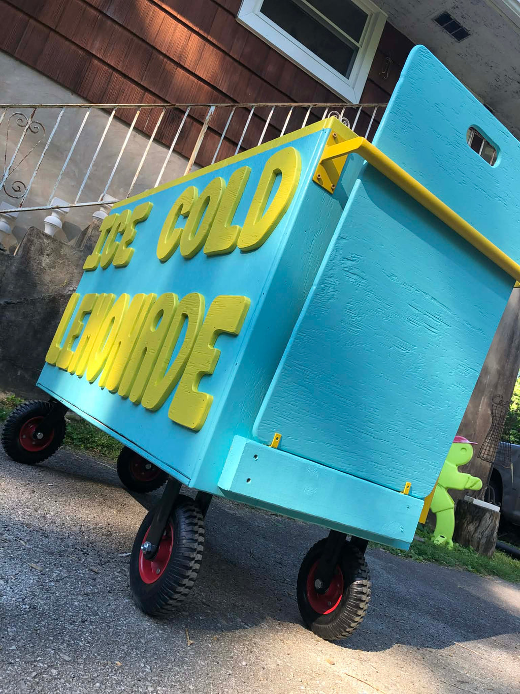 Customized Lemonade Stand