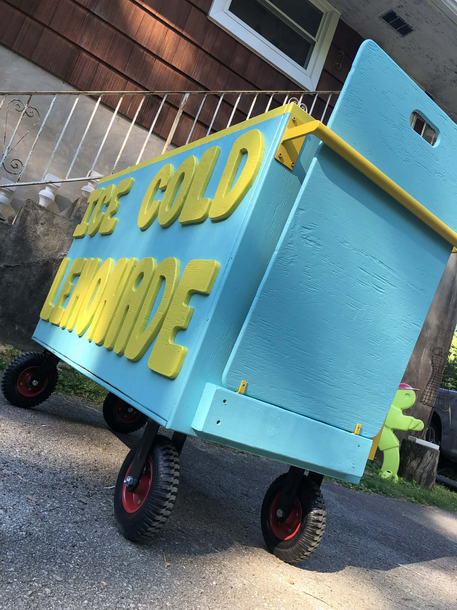 Customized Lemonade Stand